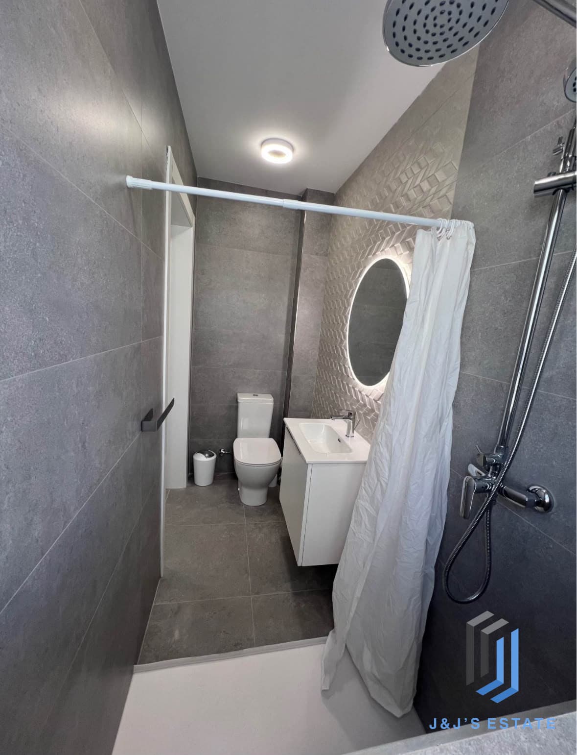 Fully Furnished Two Bedroom Apartment in Central Gzira · 7