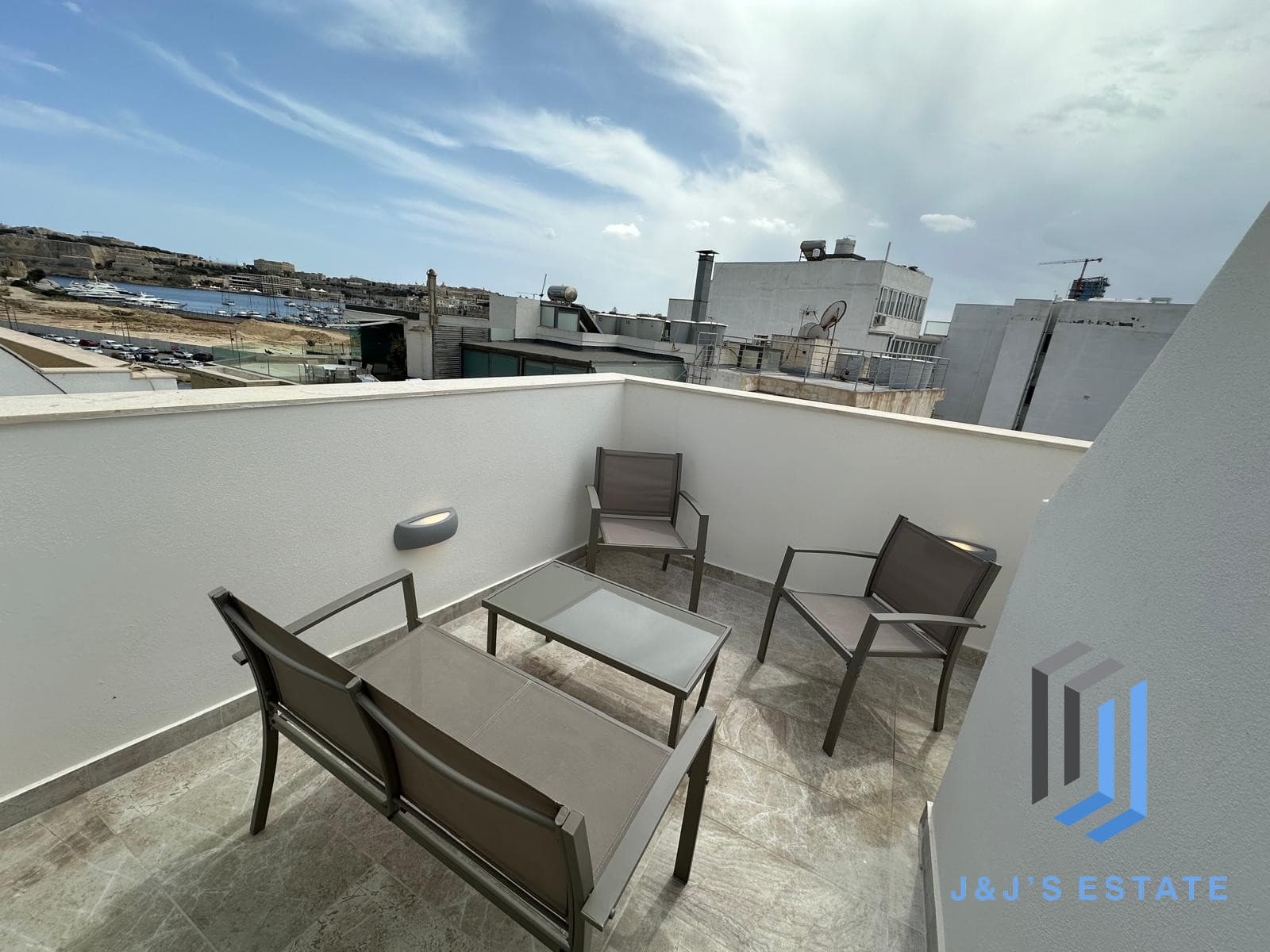 Sea View Penthouse Apartment with One Bedroom · 7