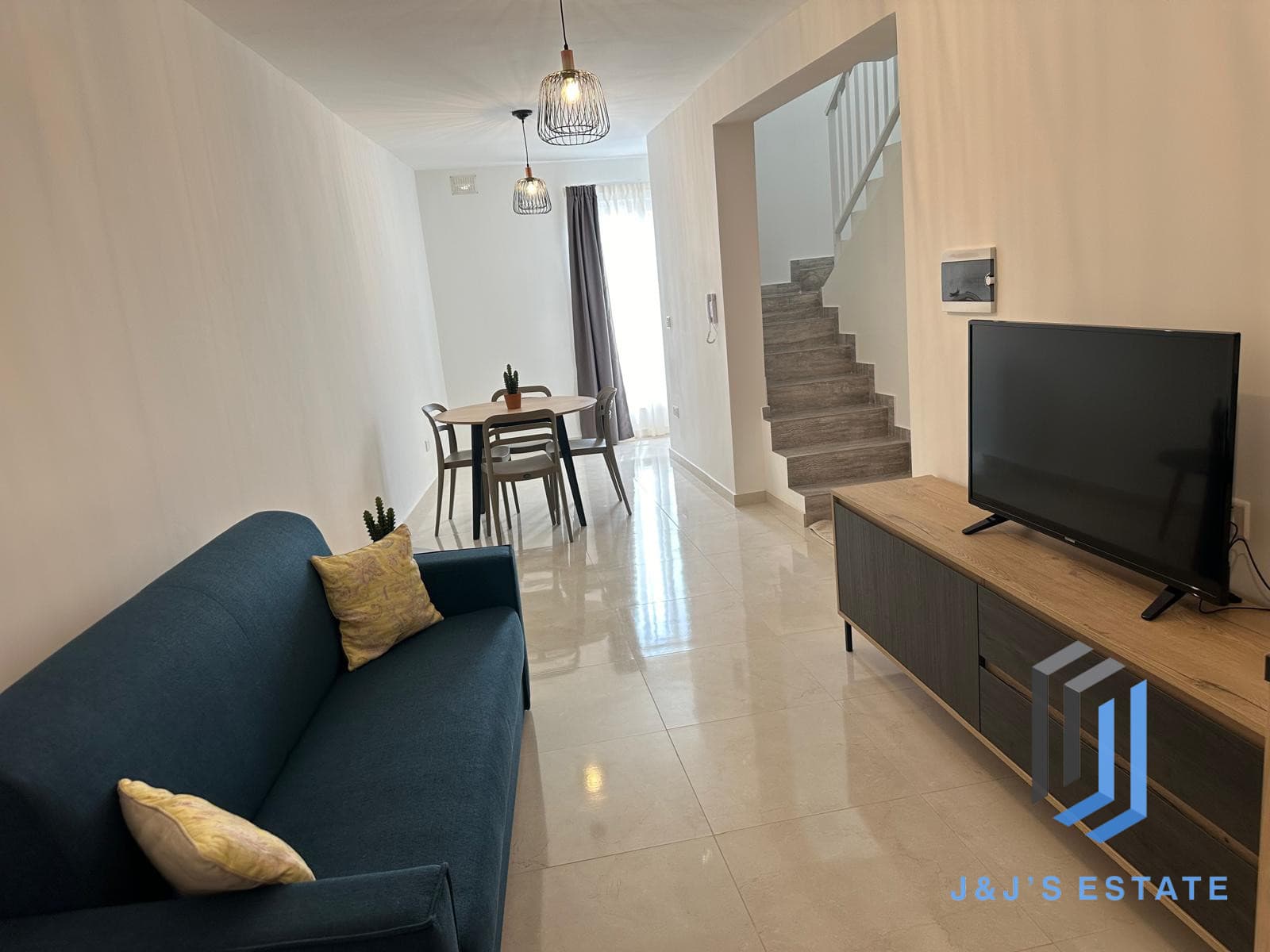 Sea View Penthouse Apartment with One Bedroom · 3