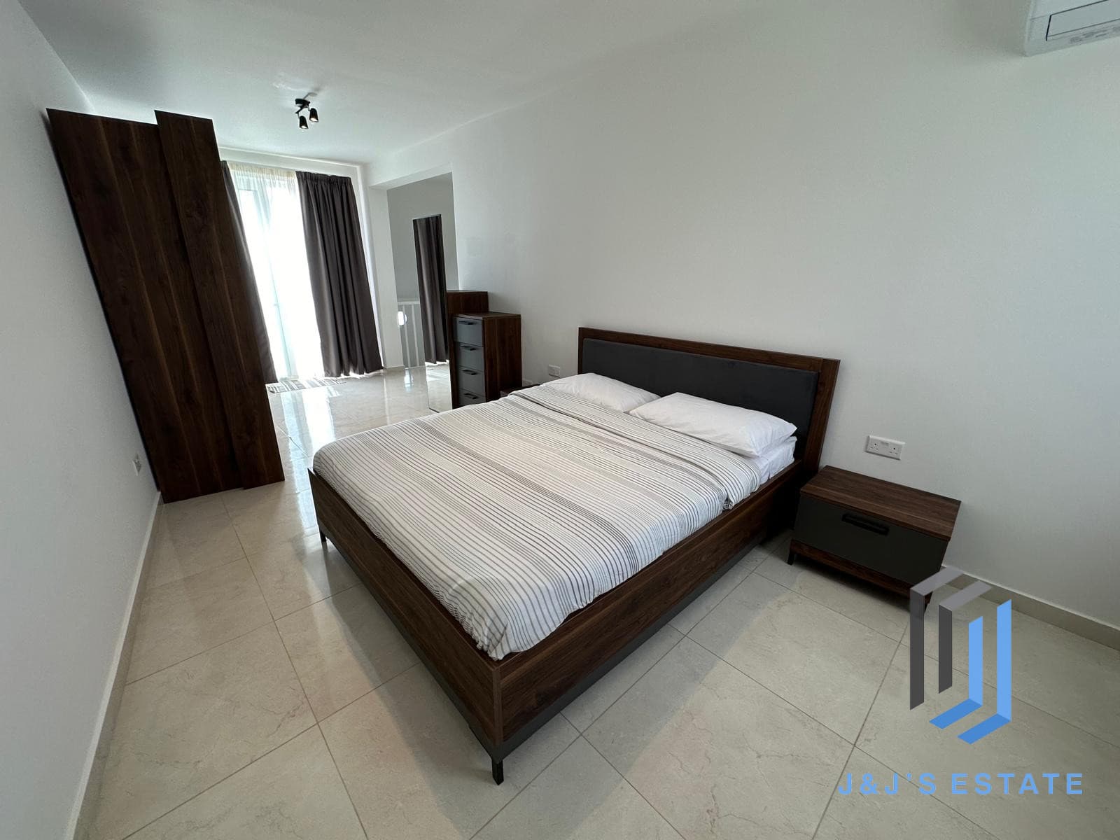 Sea View Penthouse Apartment with One Bedroom · 11
