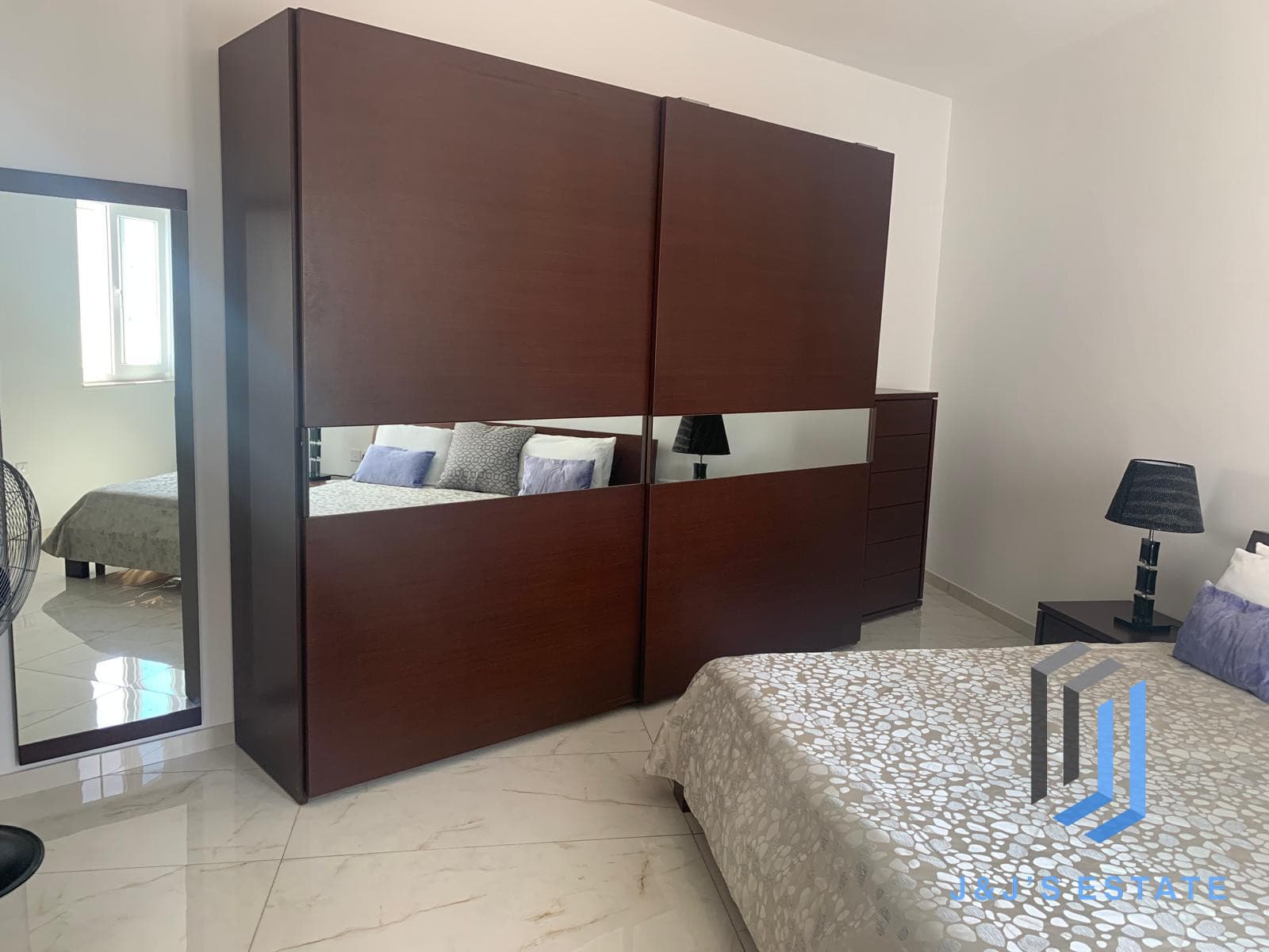 Fully Furnished Penthouse Apartment with Elevator Gzira · 10