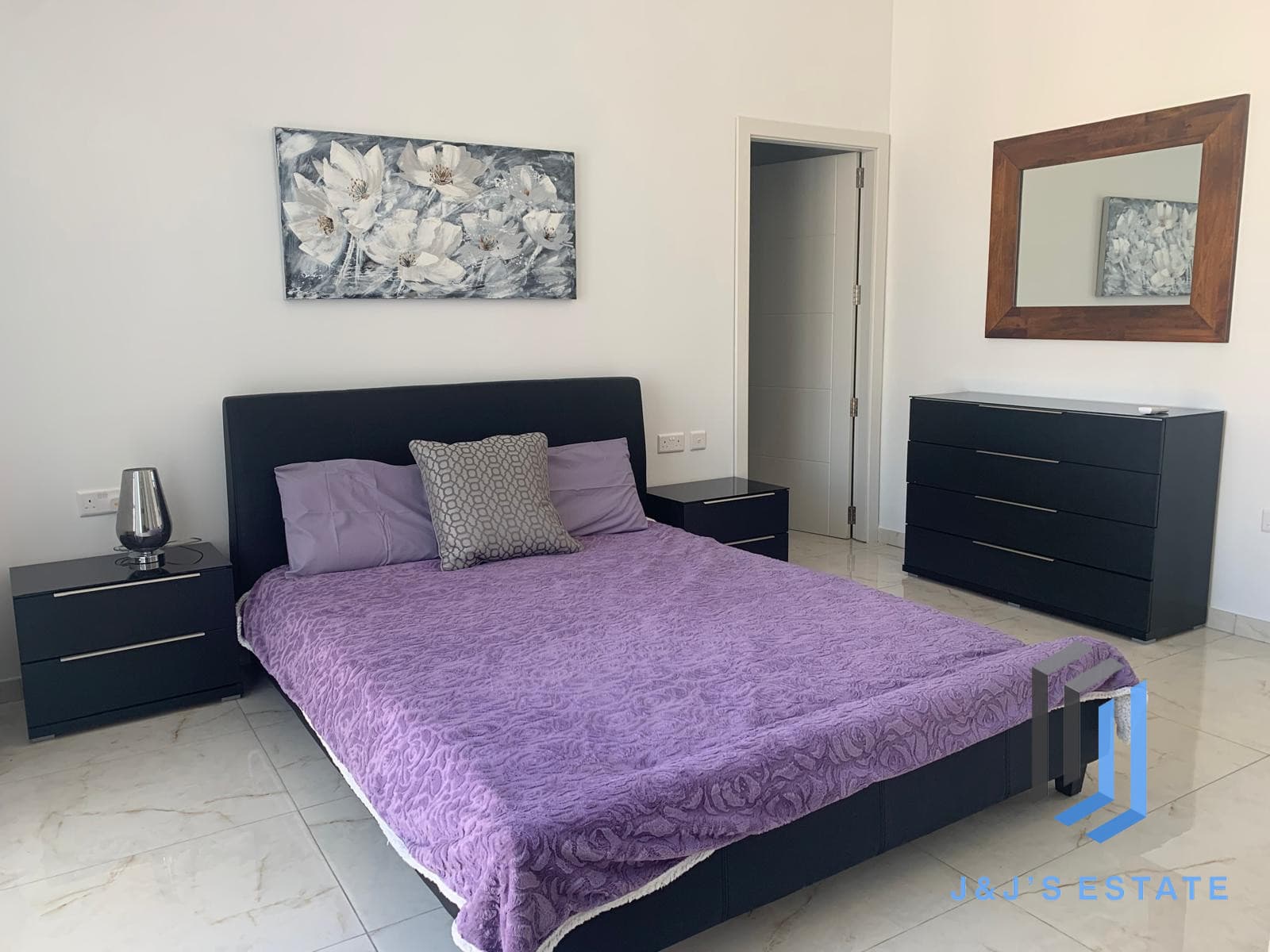 Fully Furnished Penthouse Apartment with Elevator Gzira · 8