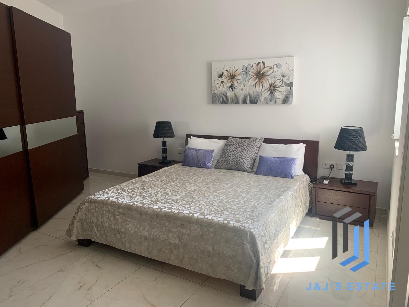 Fully Furnished Penthouse Apartment with Elevator Gzira · 9