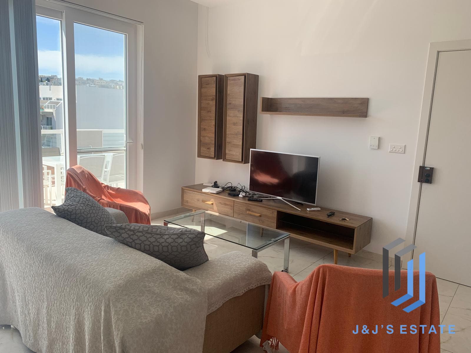 Fully Furnished Penthouse Apartment with Elevator Gzira · 2