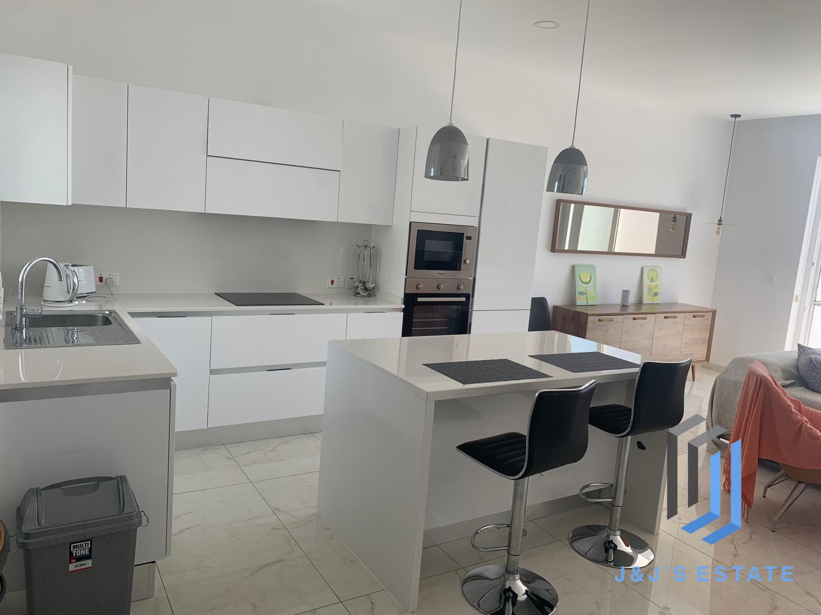 Fully Furnished Penthouse Apartment with Elevator Gzira · 6