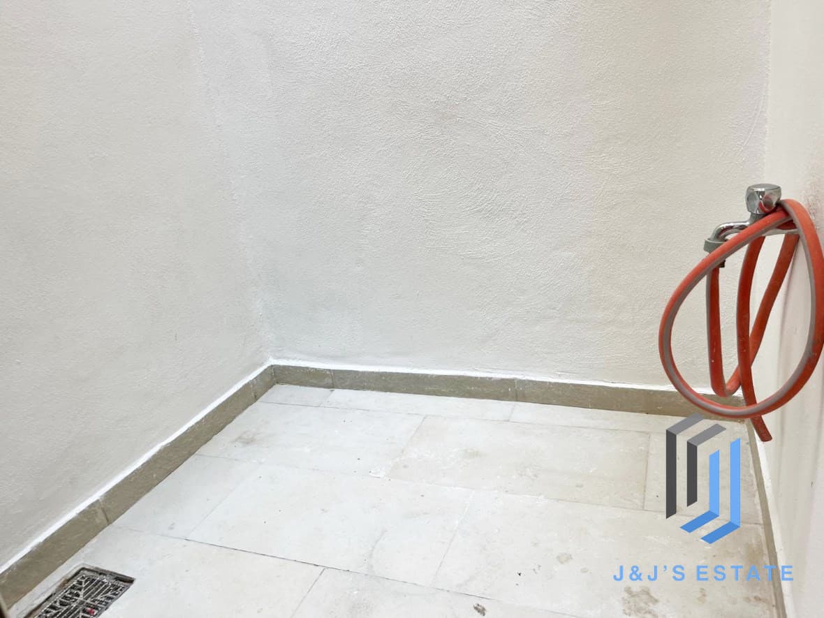Fully Furnished Sliema Maisonette with Two Bedrooms · 10