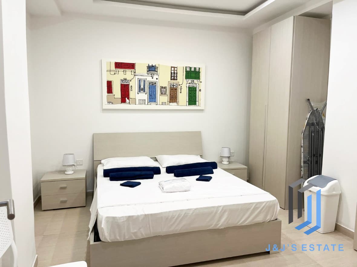 Fully Furnished Sliema Maisonette with Two Bedrooms · 5