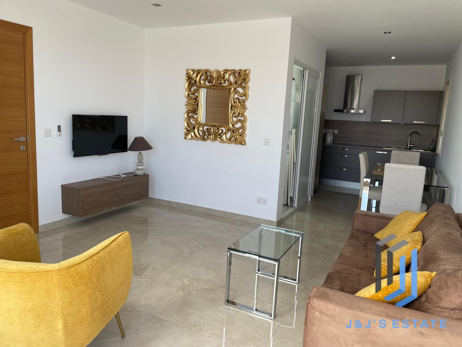 One-bedroom furnished penthouse with city views in Swieqi · 4