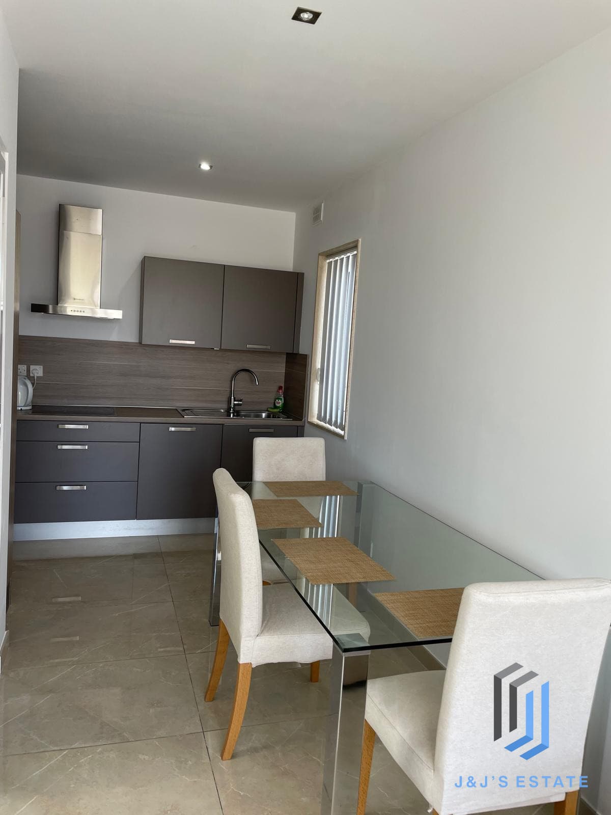 One-bedroom furnished penthouse with city views in Swieqi · 6