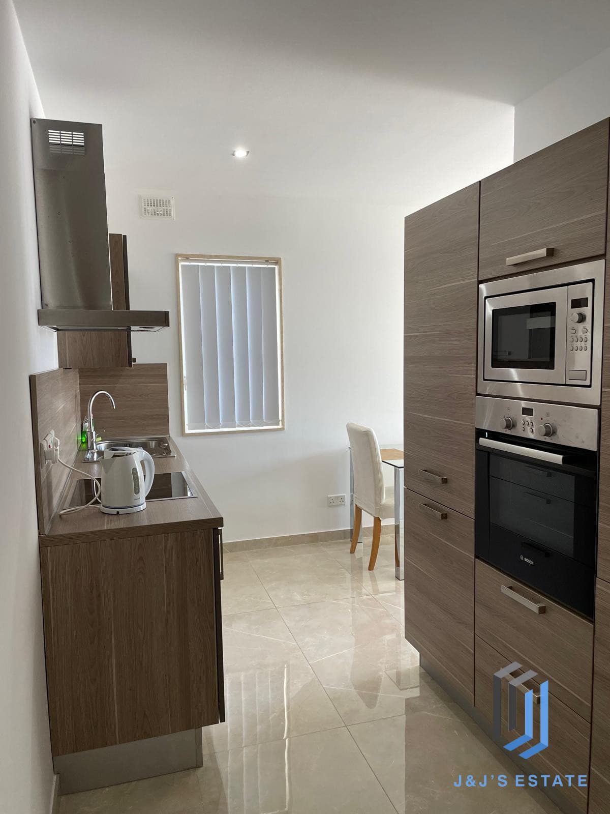 One-bedroom furnished penthouse with city views in Swieqi · 9
