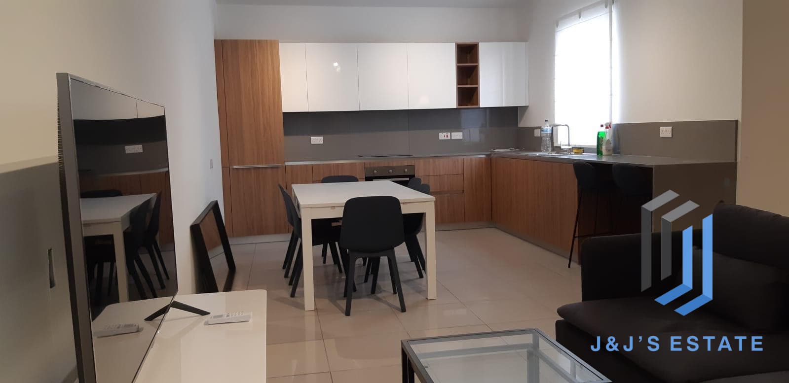 Fully Furnished Three Bedroom Apartment in Central Mosta · 2