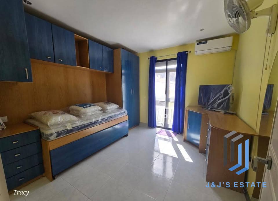 Seafront Ix-Xghajra Apartment Two Bedrooms Furnished · 5