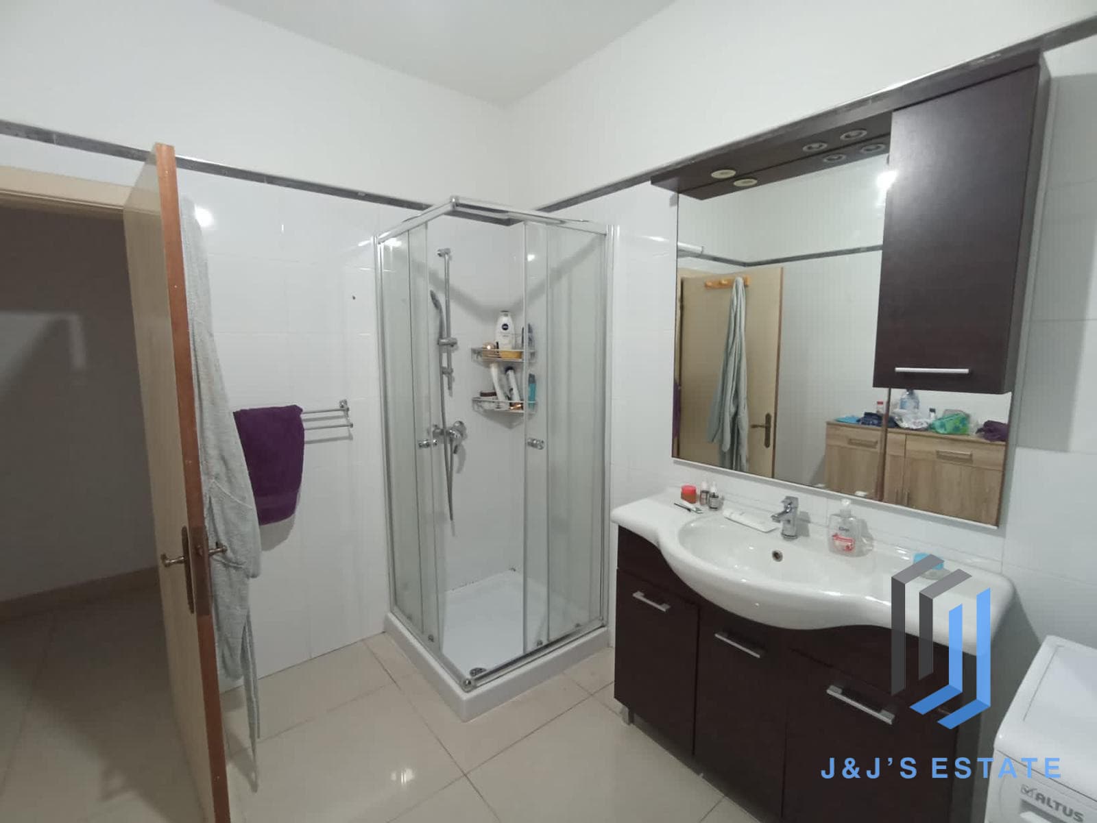 Three-bedroom maisonette with sea view in Birżebbuġa · 5