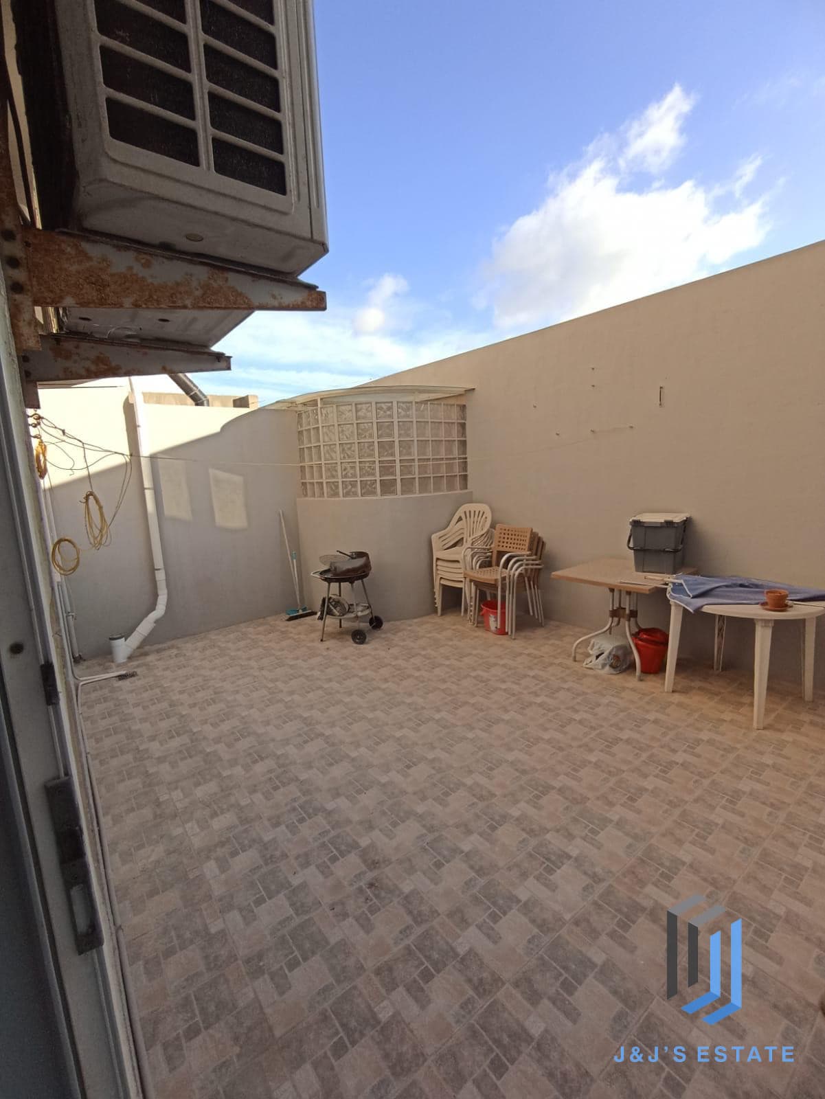 Three-bedroom maisonette with sea view in Birżebbuġa · 3