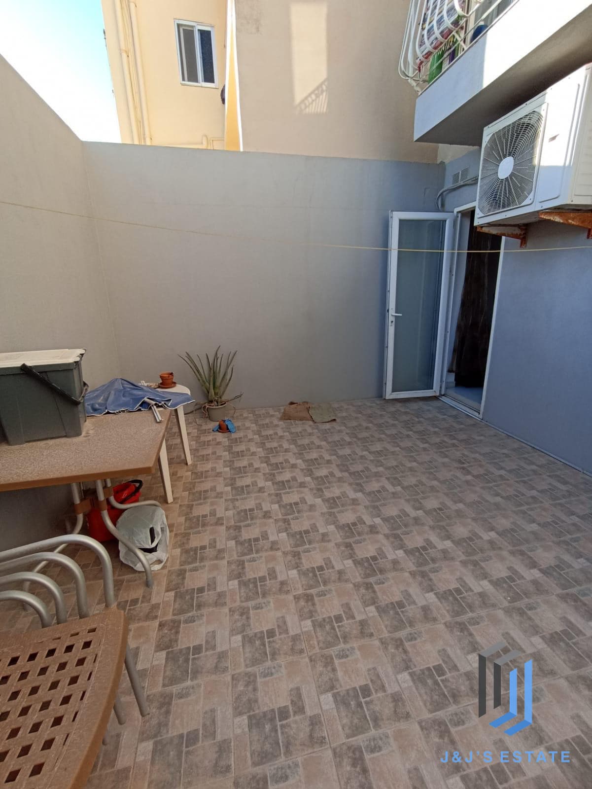 Three-bedroom maisonette with sea view in Birżebbuġa · 2