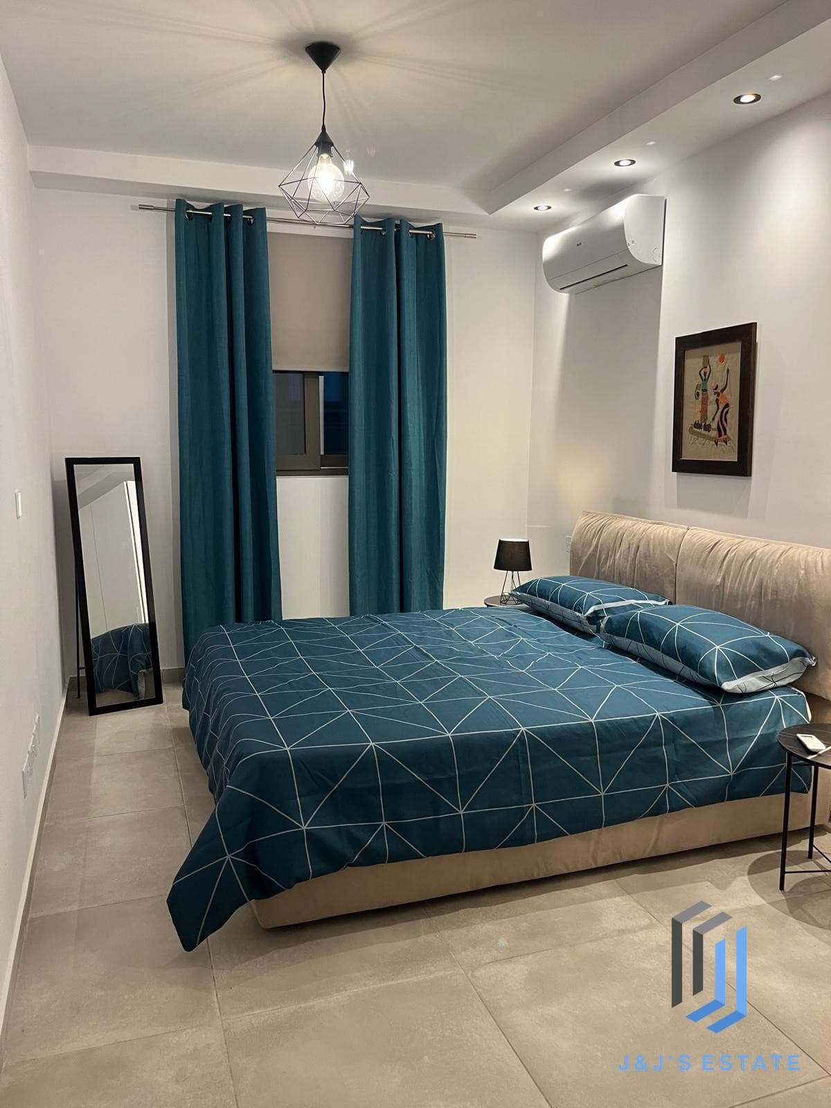 Furnished 1-bedroom apartment with direct sea view in Sliema · 3