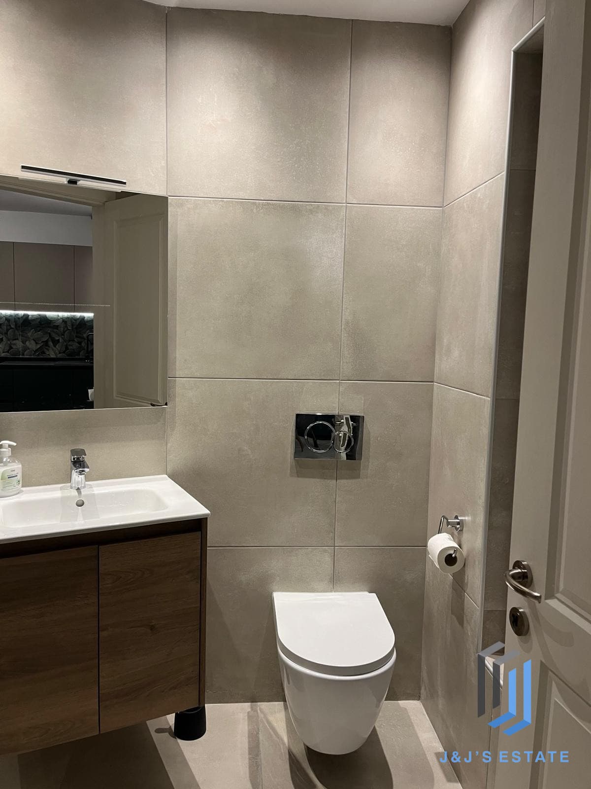 Furnished 1-bedroom apartment with direct sea view in Sliema · 6