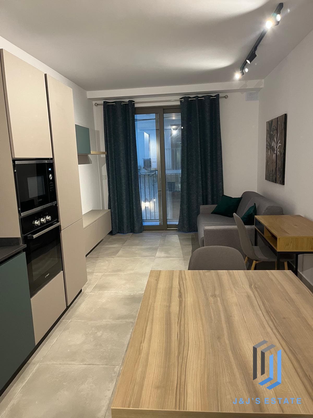 Furnished 1-bedroom apartment with direct sea view in Sliema · 2