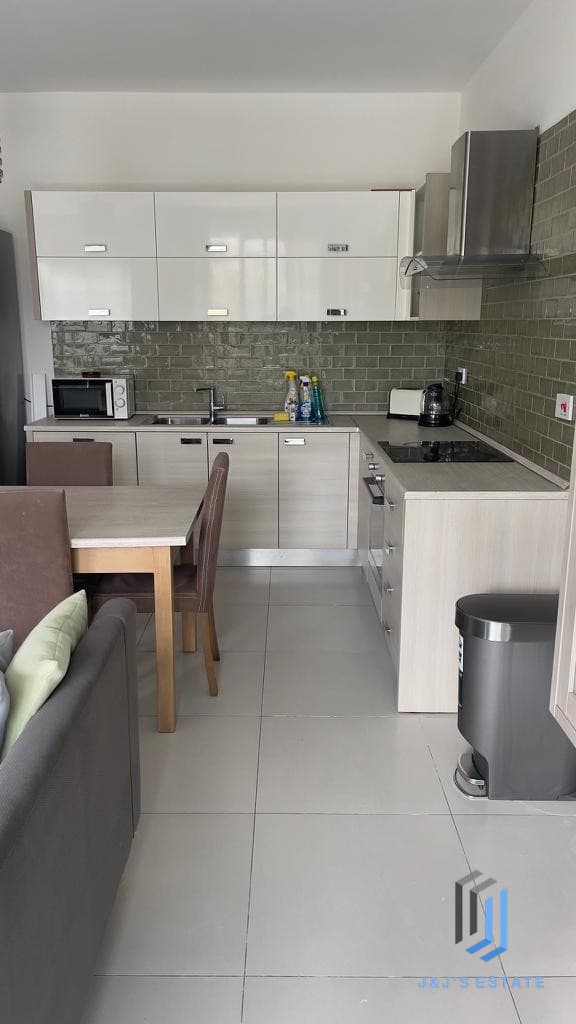 Furnished two-bedroom apartment in Bahar ic-Caghaq · 2