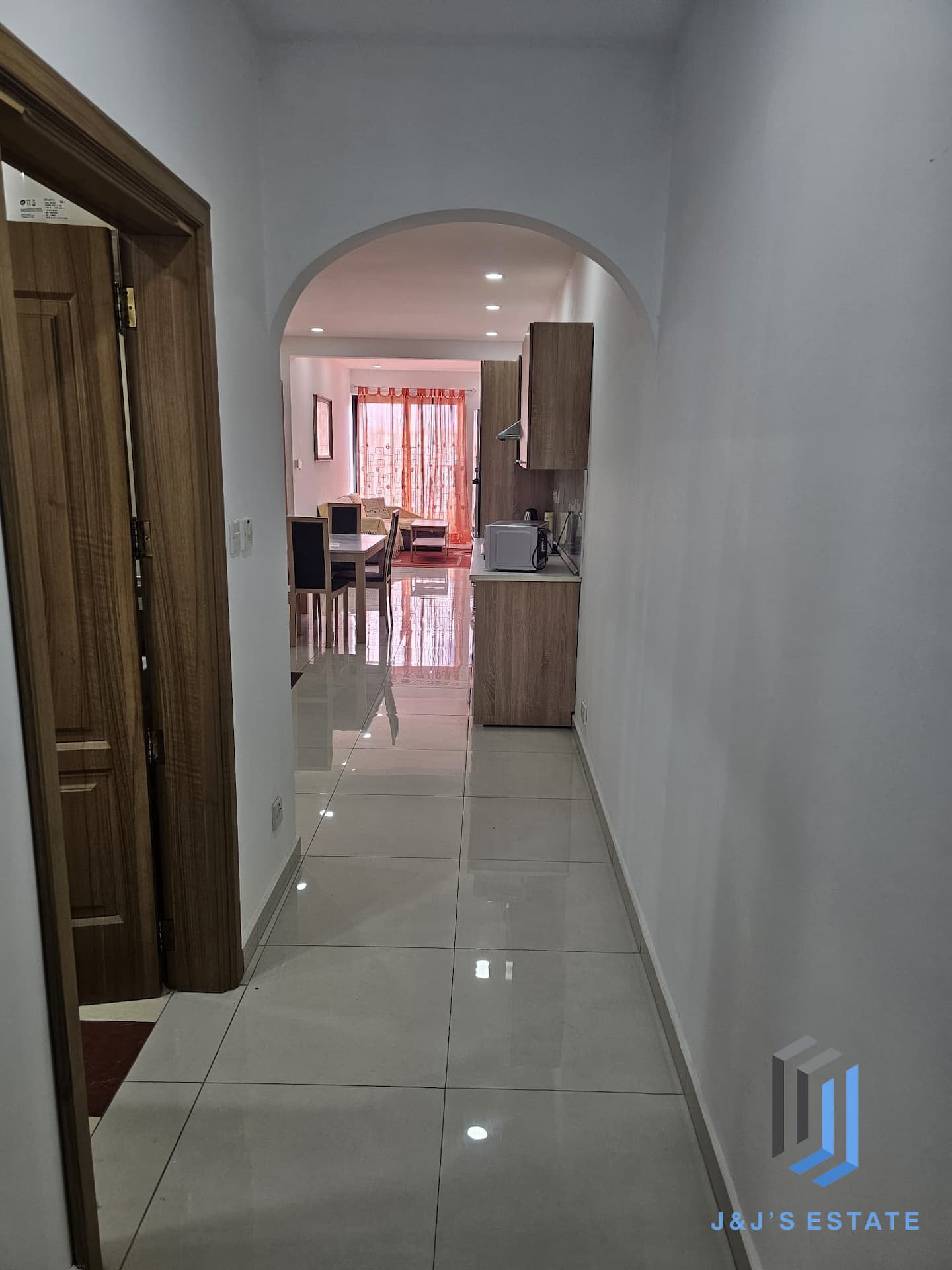 Furnished 2-bedroom apartment with city views in Gzira · 4
