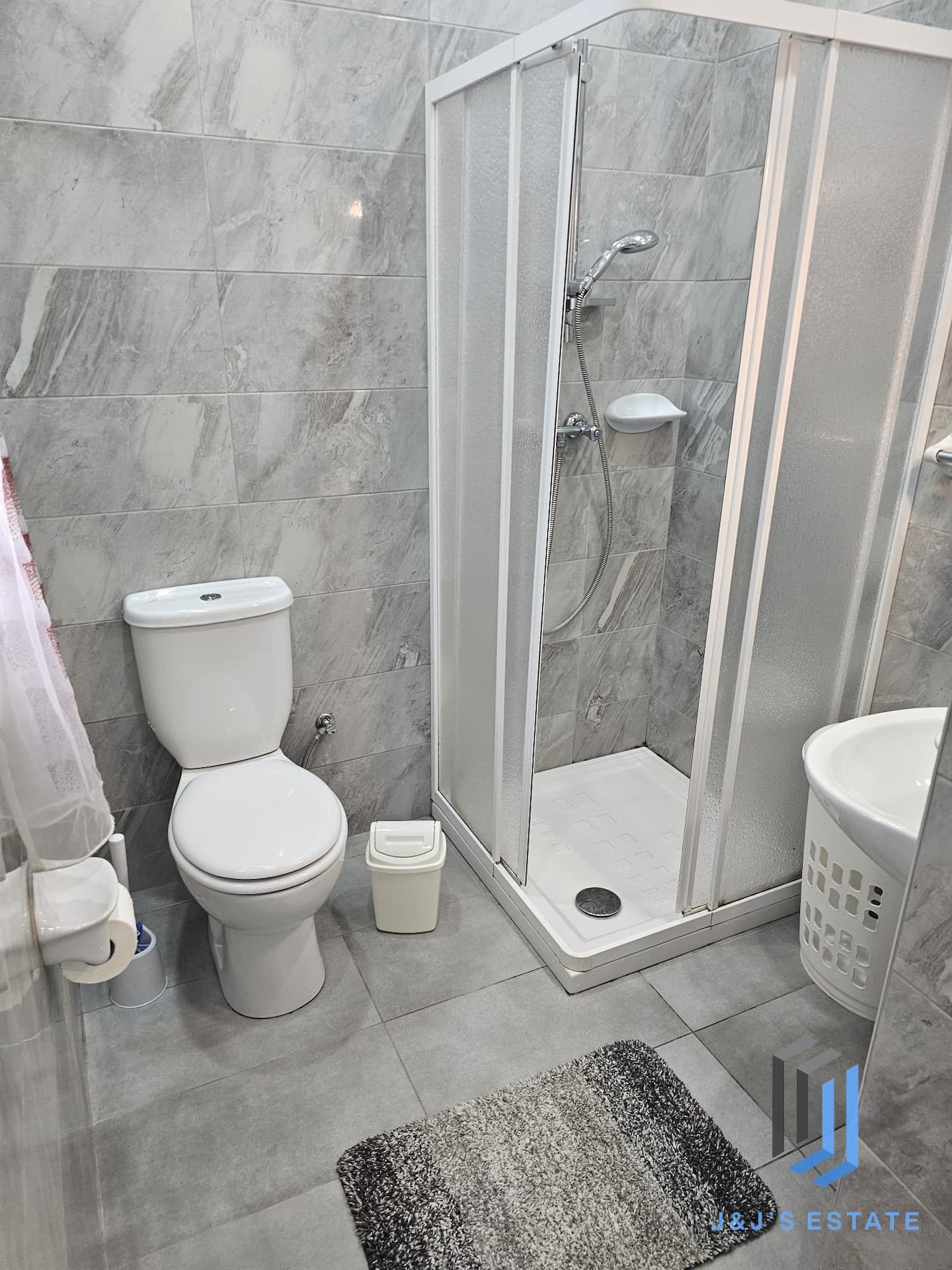 Furnished 2-bedroom apartment with city views in Gzira · 9
