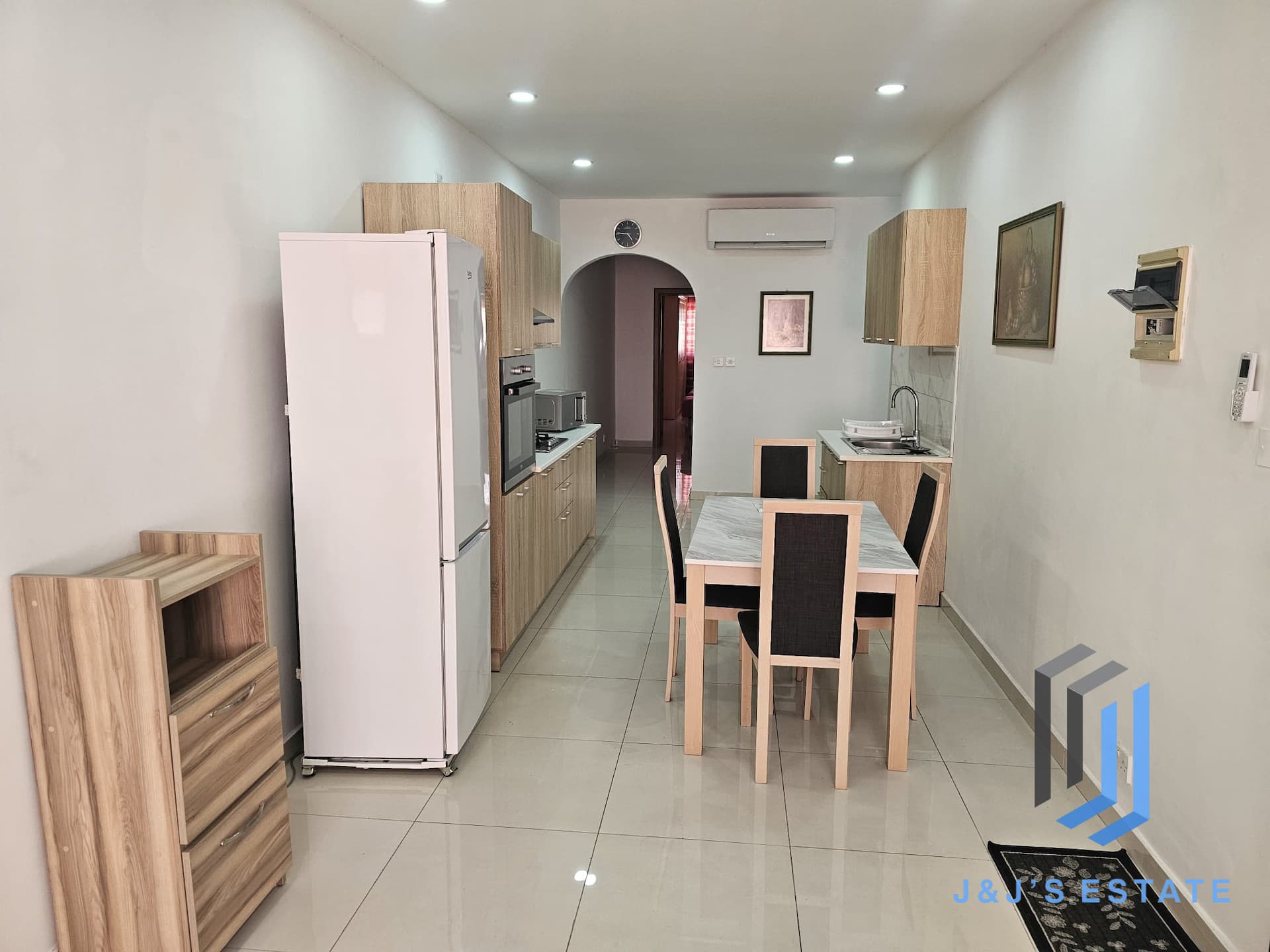 Furnished 2-bedroom apartment with city views in Gzira · 3