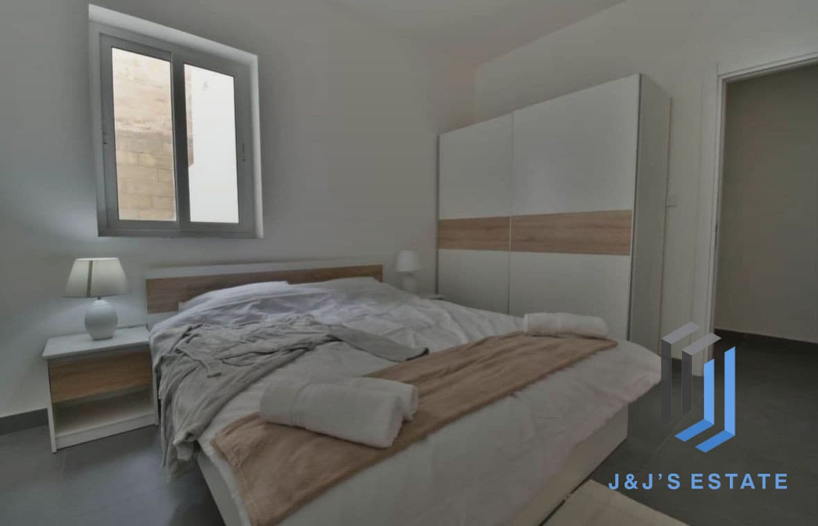 Furnished two-bedroom apartment with balcony in Gżira · 3