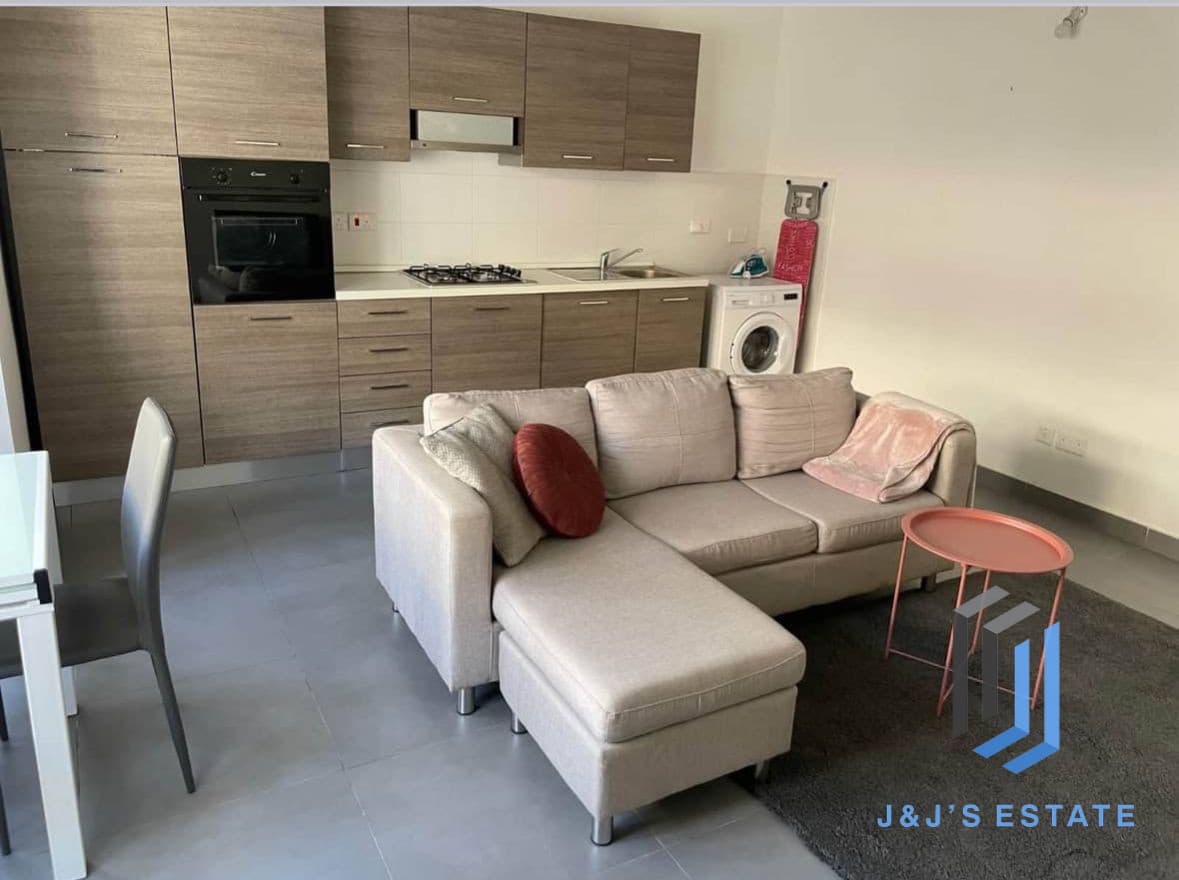 Furnished two-bedroom apartment with balcony in Gżira · 2