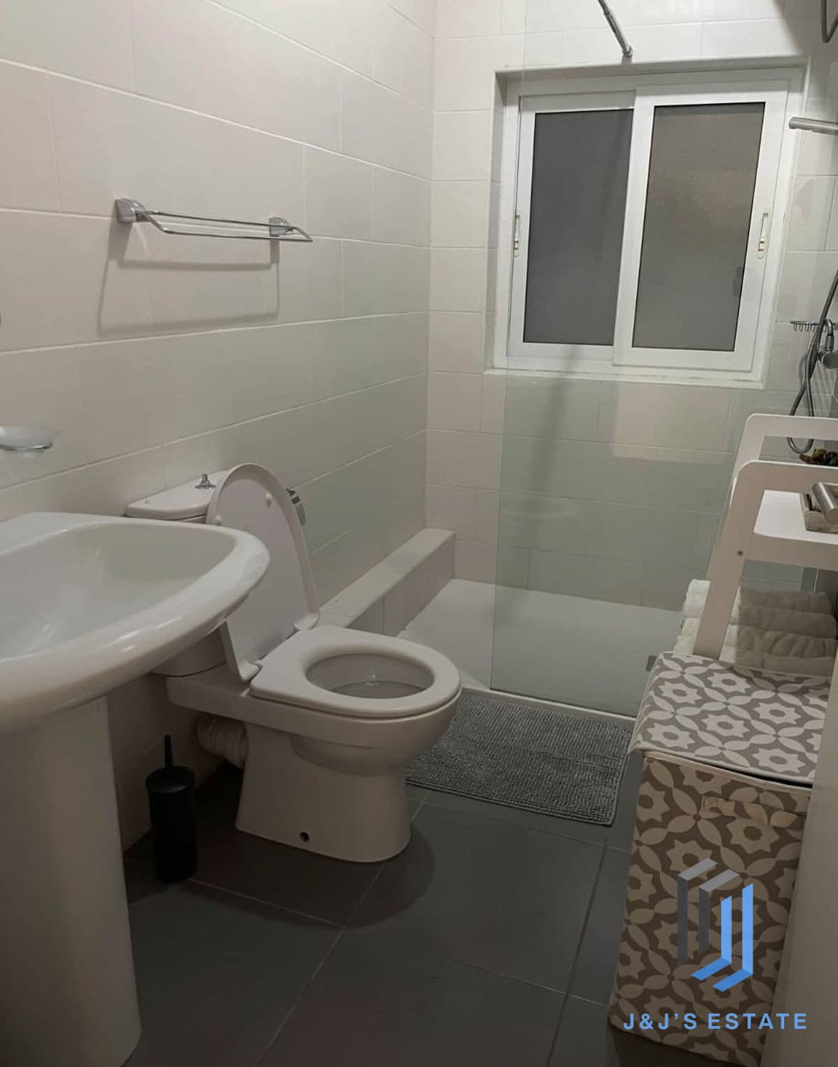Furnished two-bedroom apartment with balcony in Gżira · 9