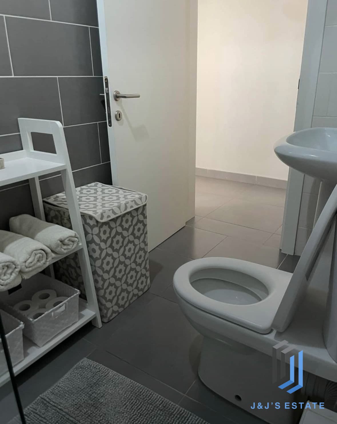 Furnished two-bedroom apartment with balcony in Gżira · 8