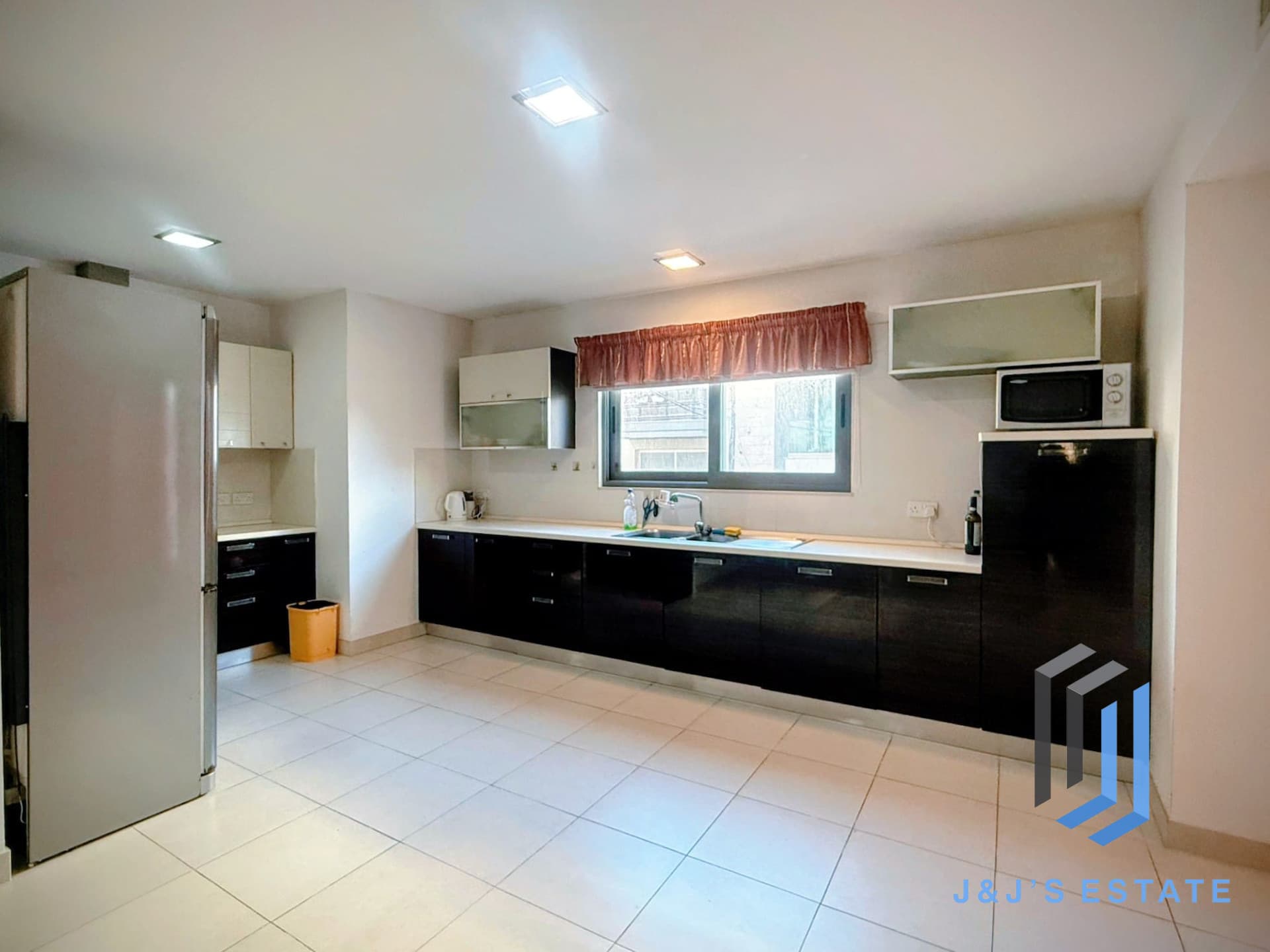 Fully furnished 3‑bed apartment on first floor in Swieqi · 3
