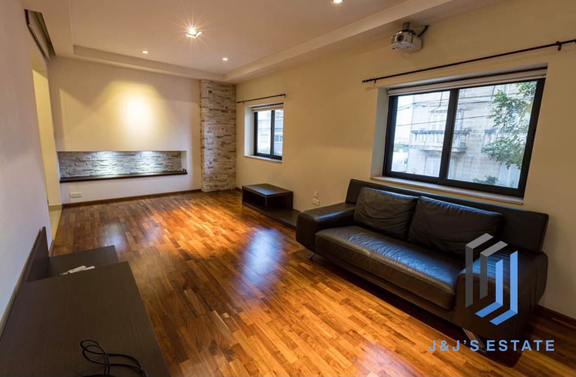 Fully furnished 4-bedroom duplex with garage in Kappara · 3