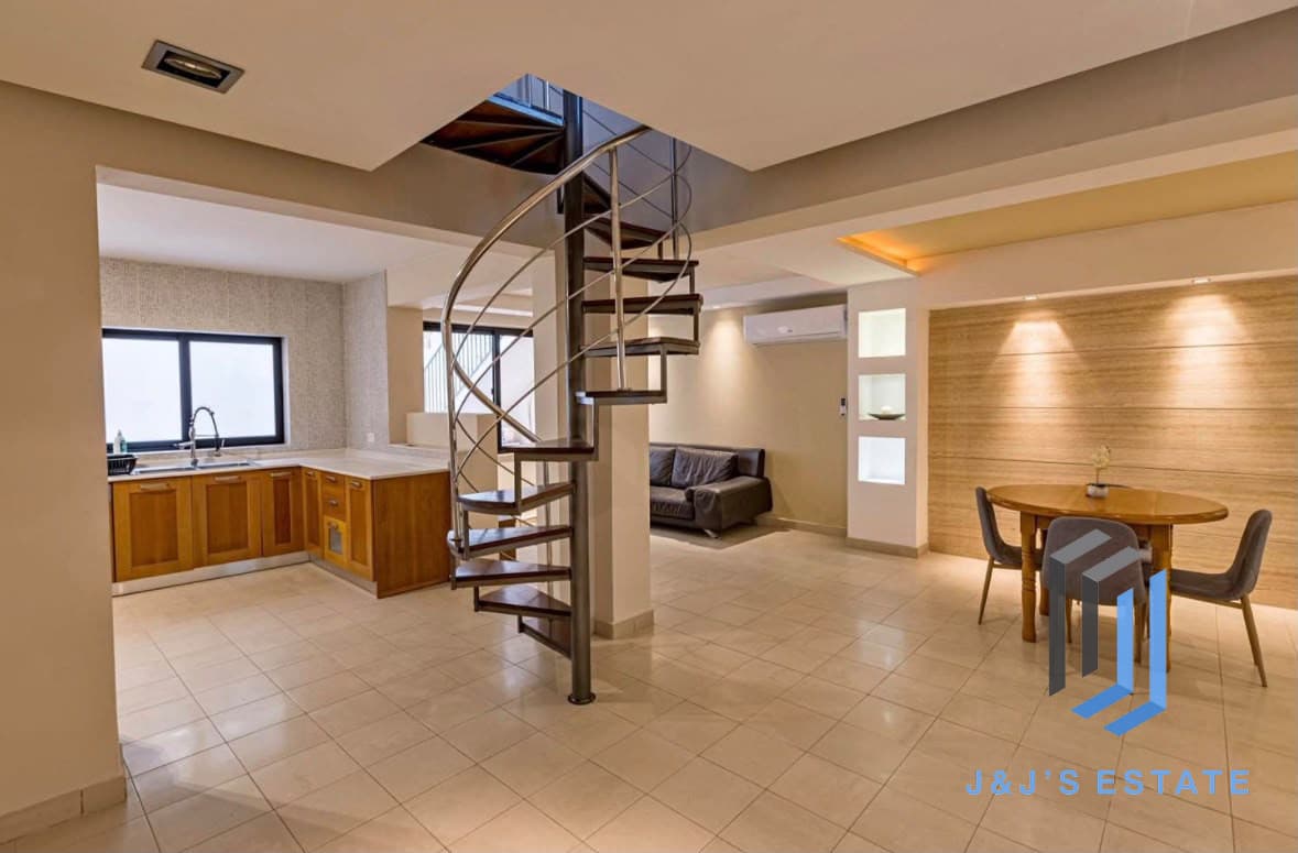 Fully furnished 4-bedroom duplex with garage in Kappara · 2