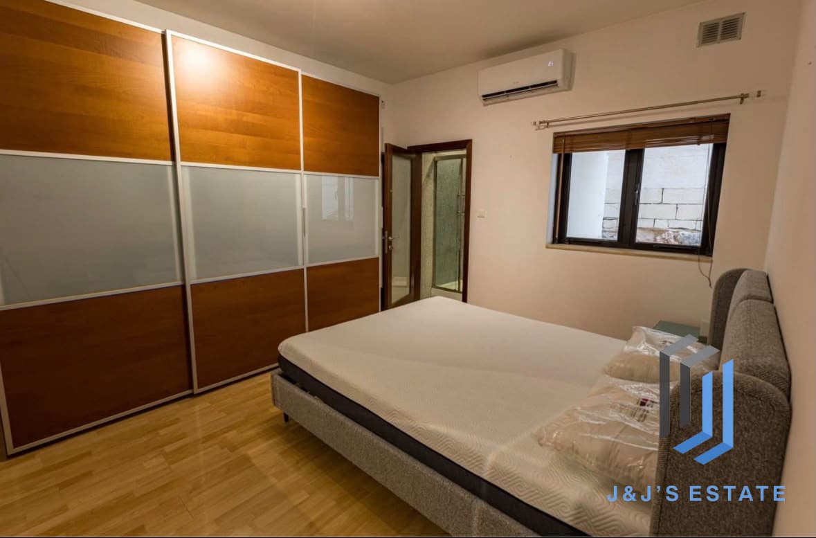 Fully furnished 4-bedroom duplex with garage in Kappara · 6