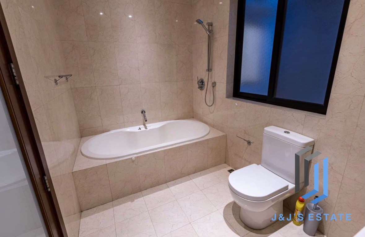 Fully furnished 4-bedroom duplex with garage in Kappara · 7