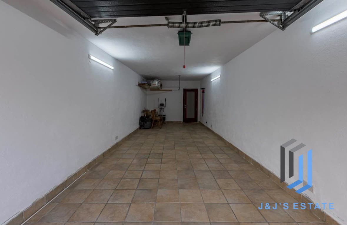 Fully furnished 4-bedroom duplex with garage in Kappara · 10