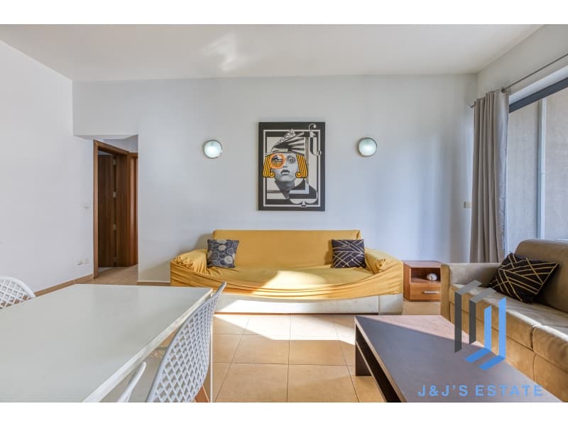 Fully furnished 2-bedroom apartment with panoramic views in St Julian's · 6
