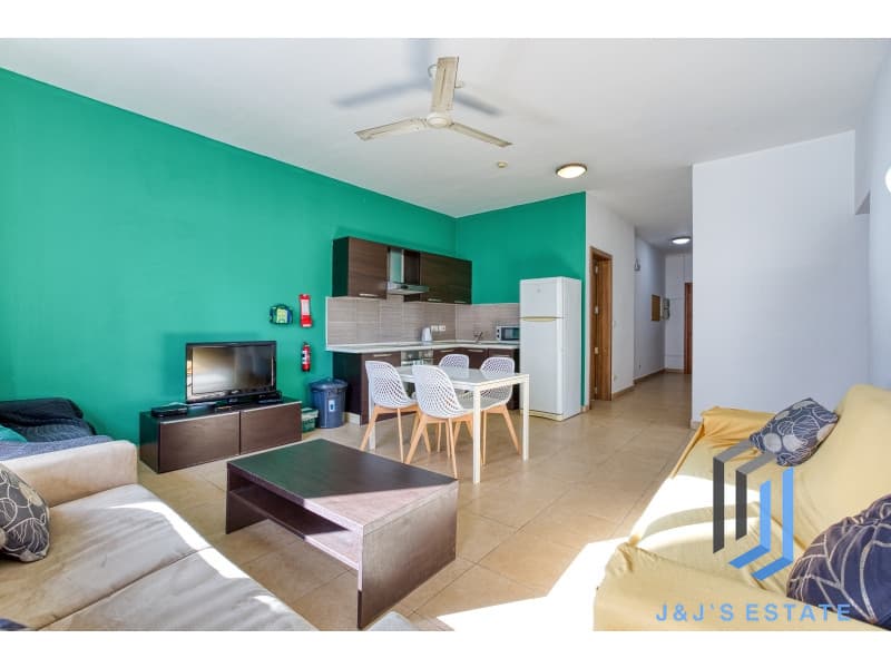 Fully furnished 2-bedroom apartment with panoramic views in St Julian's · 1