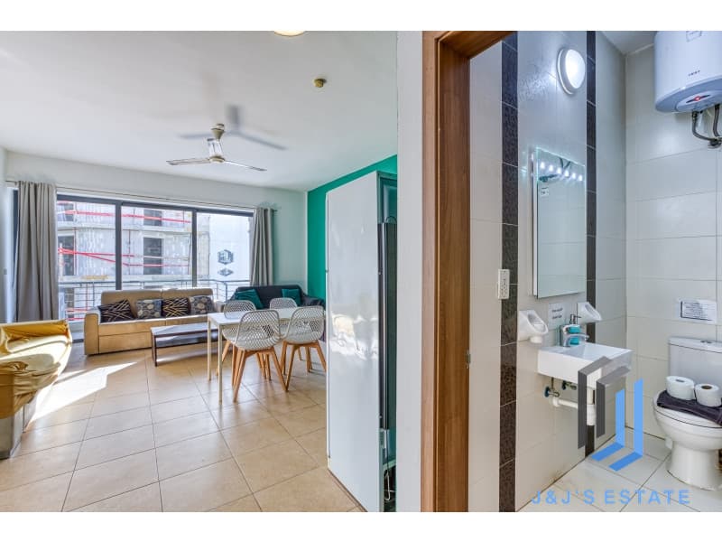 Fully furnished 2-bedroom apartment with panoramic views in St Julian's · 11