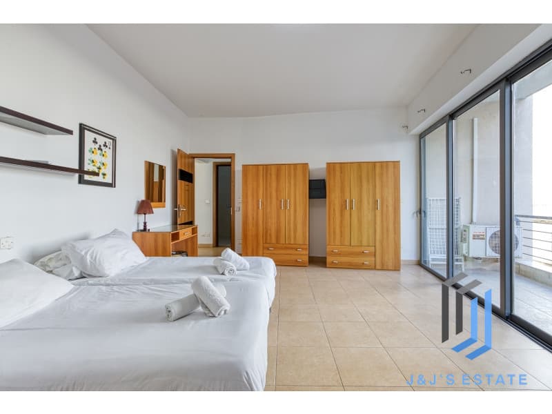 Fully furnished 2-bedroom apartment with panoramic views in St Julian's · 13
