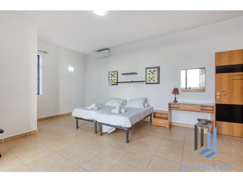 Fully furnished 2-bedroom apartment with panoramic views in St Julian's · 14