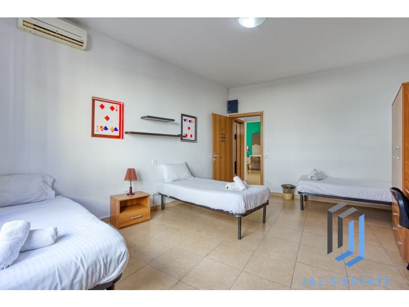 Fully furnished 2-bedroom apartment with panoramic views in St Julian's · 16