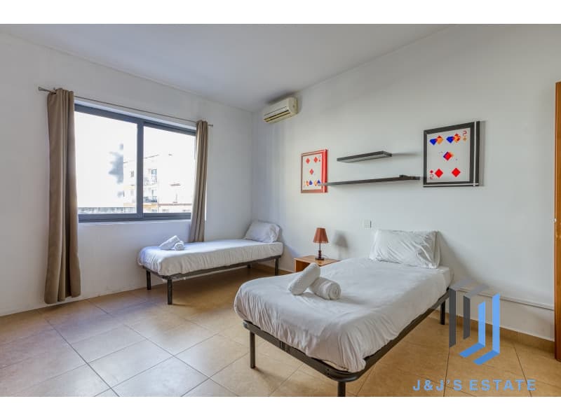 Fully furnished 2-bedroom apartment with panoramic views in St Julian's · 17