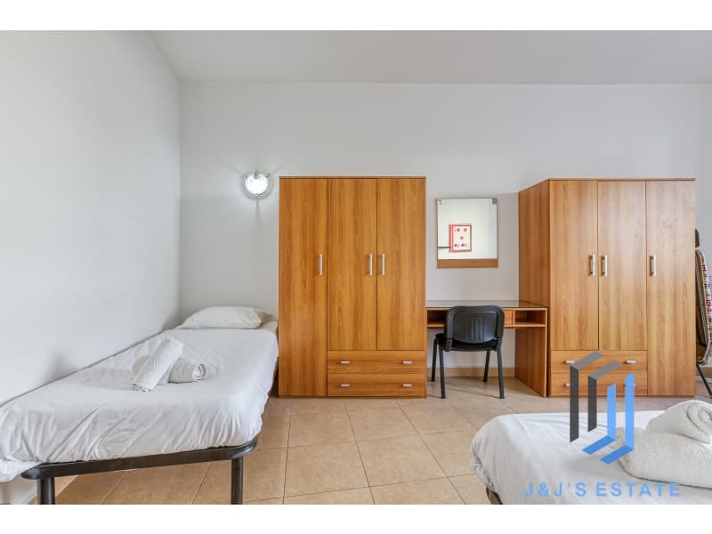 Fully furnished 2-bedroom apartment with panoramic views in St Julian's · 18