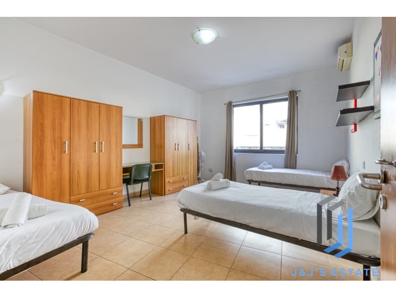 Fully furnished 2-bedroom apartment with panoramic views in St Julian's · 19