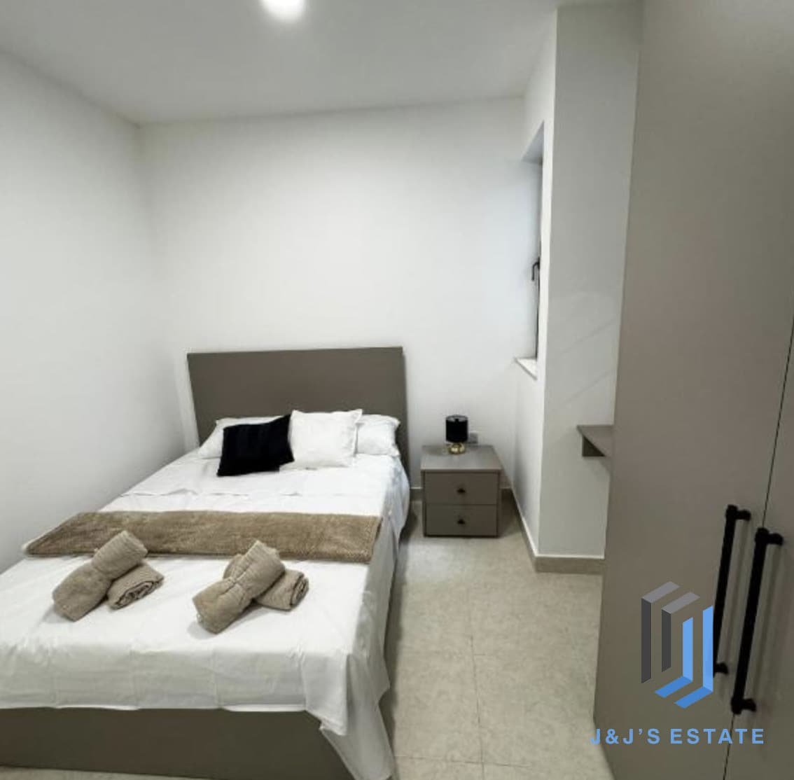 Two-bedroom furnished apartment with city view in Ta' Xbiex · 7