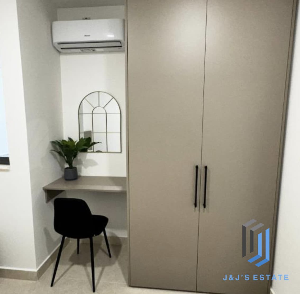 Two-bedroom furnished apartment with city view in Ta' Xbiex · 4