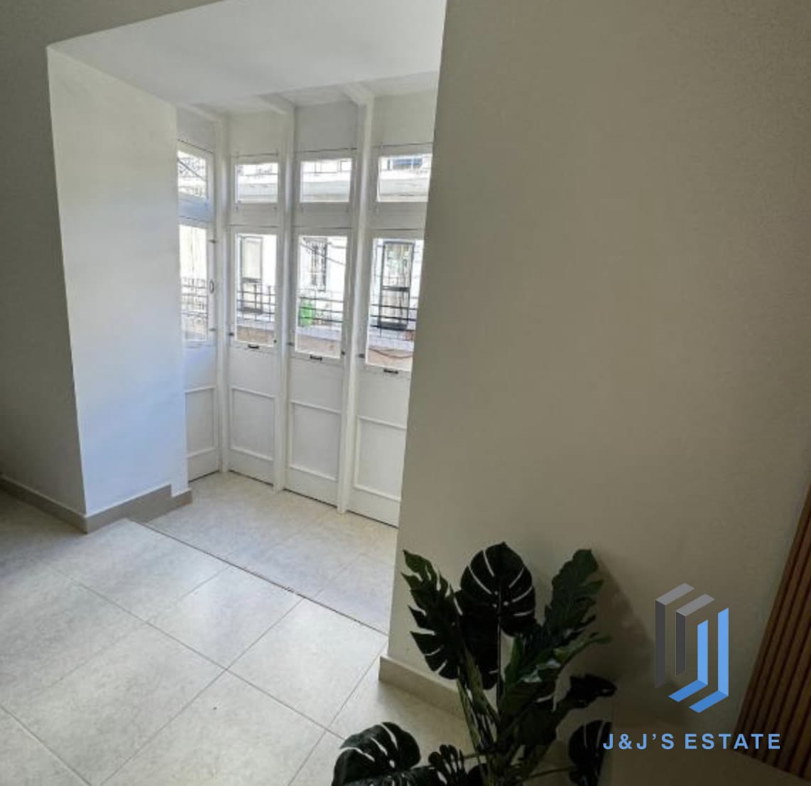 Two-bedroom furnished apartment with city view in Ta' Xbiex · 3