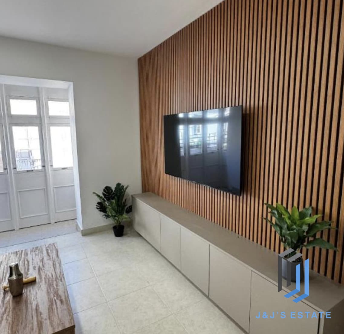 Two-bedroom furnished apartment with city view in Ta' Xbiex · 1