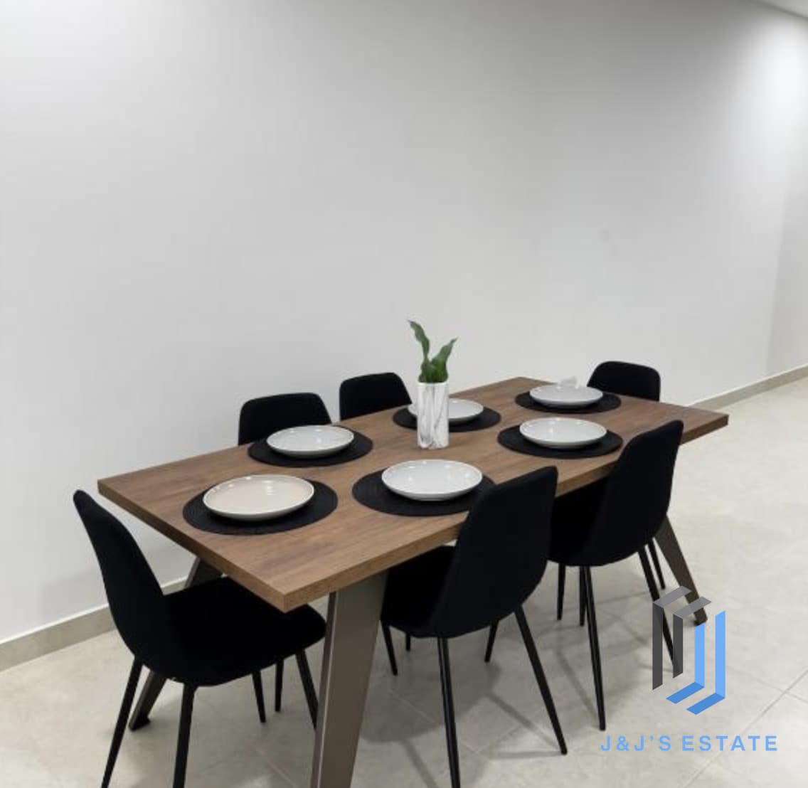 Two-bedroom furnished apartment with city view in Ta' Xbiex · 9